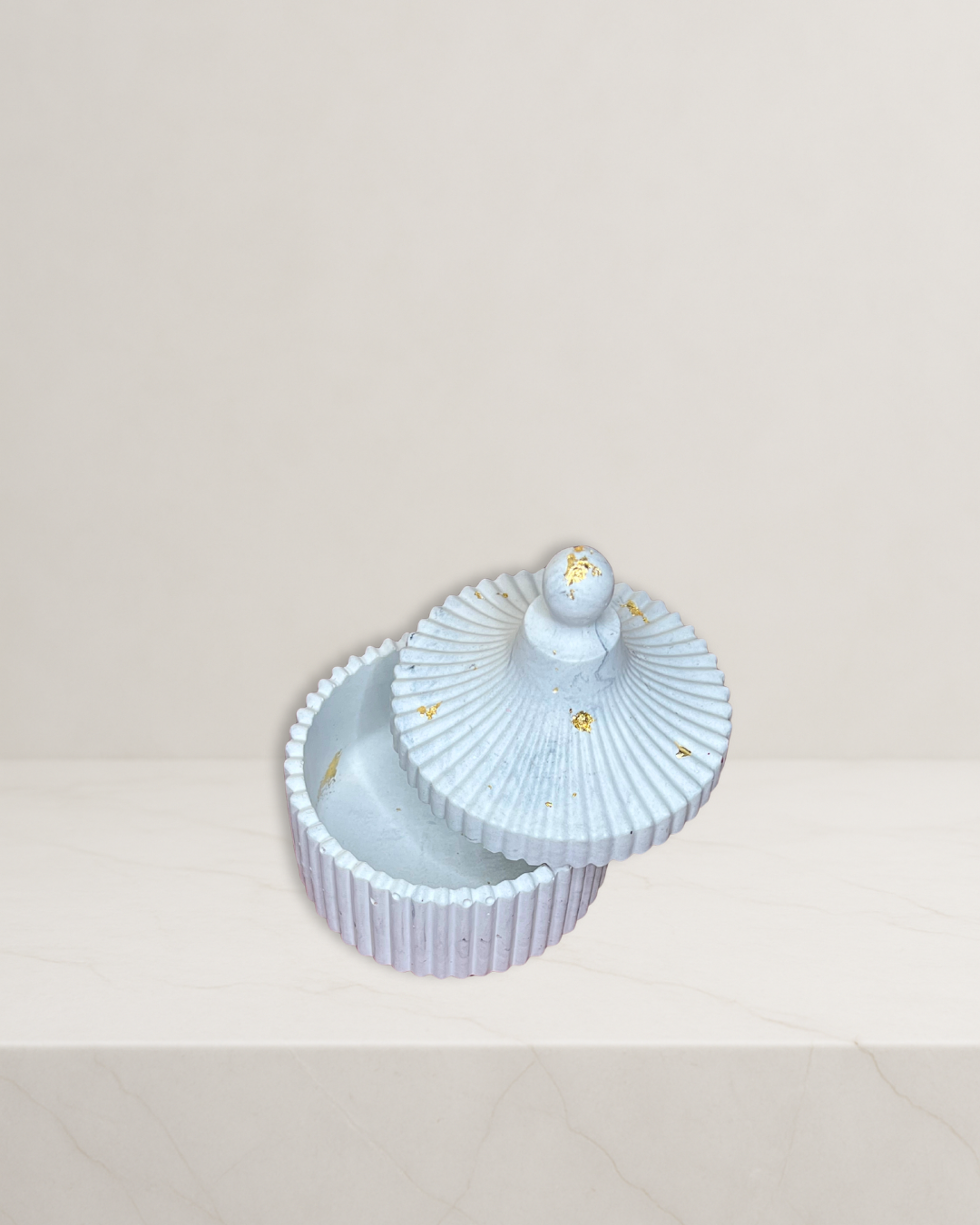 Vintage-Style ribbed jewelry box & Candle holder